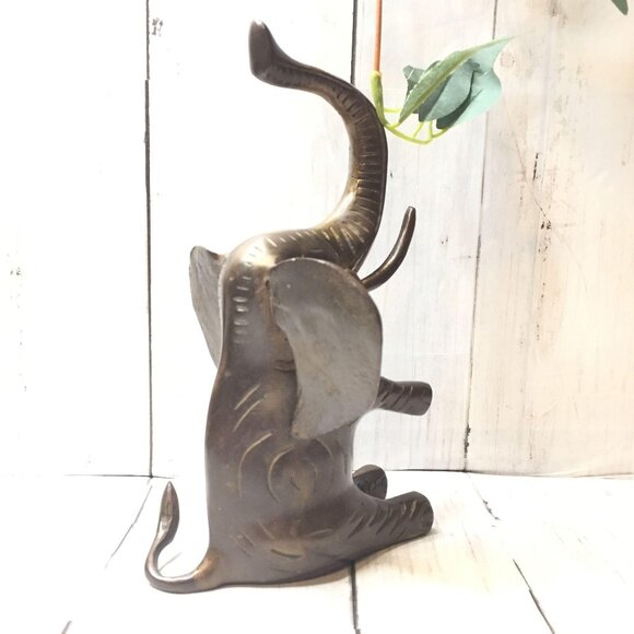 Large Sitting Brass Elephant Brutalist Carved India Trump Up Large Ears Long Tru - Picture 7 of 13